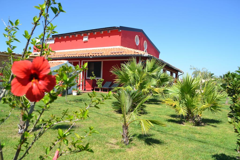 Floripa Surf House Bed & Breakfast Санта Мария дел Фокало Екстериор снимка